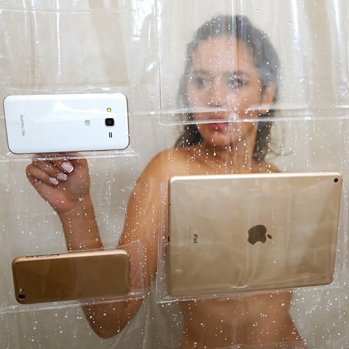 למכורים באמת - וילון מקלחת המאפשר שימוש וצפיה בנייד או בטאבלט במקלחת